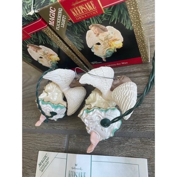 HALLMARK KEEPSAKE MAGIC LIGHTED ORNAMENT LIGHTING THE WAY 1995 - Picture 5 of 5